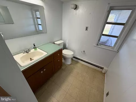 Bath - 4747 Tyaskin Rd, Tyaskin, MD 21865 photo 1 of 3