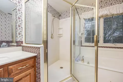 Bath - 5780 Cairn Ct, Salisbury, MD 21801 photo 4 of 11