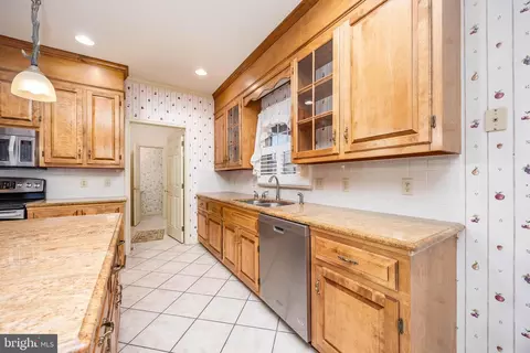 Kitchen - 5780 Cairn Ct, Salisbury, MD 21801 photo 4 of 9