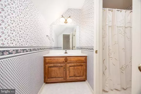 Bath - 5780 Cairn Ct, Salisbury, MD 21801 photo 5 of 11