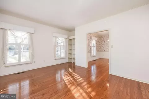 Living - 5780 Cairn Ct, Salisbury, MD 21801 photo 6 of 9