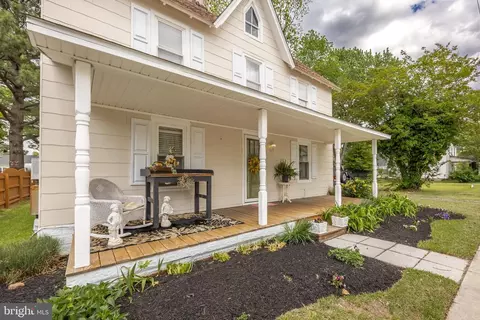 105 E Lillian St, Hebron, MD 21830 photo 2