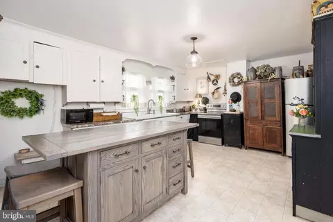 105 E Lillian St, Hebron, MD 21830 photo 8