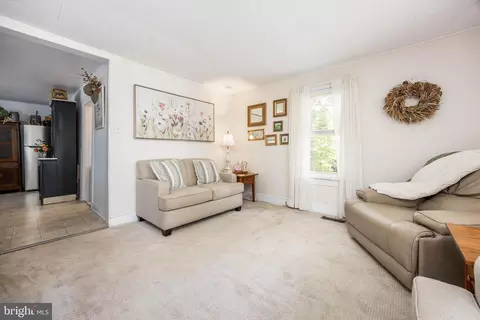 105 E Lillian St, Hebron, MD 21830 photo 4