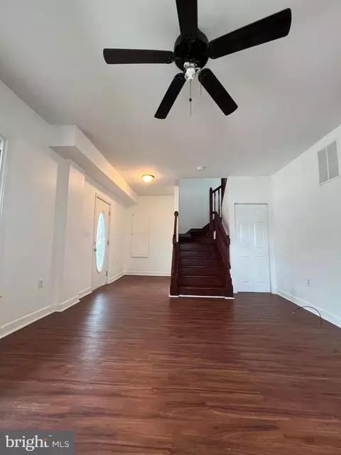 Living - 100 E Pine St, Delmar, MD 21875 photo 2 of 2