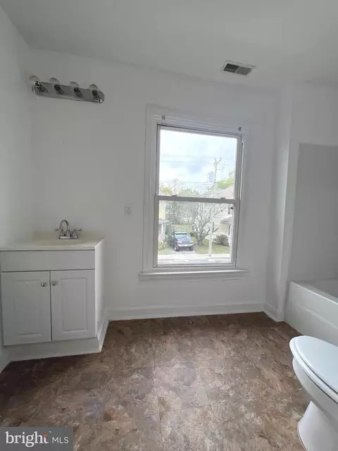 Bath - 100 E Pine St, Delmar, MD 21875 photo 3 of 7