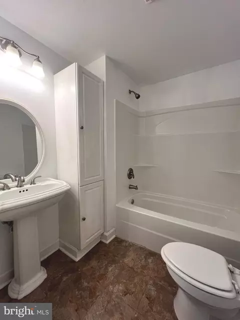 Bath - 100 E Pine St, Delmar, MD 21875 photo 2 of 7