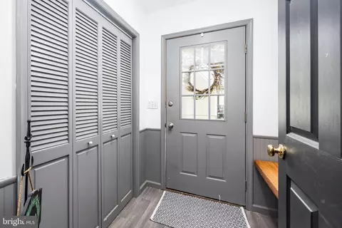 Entry Way - 26882 Pratt Rd, Salisbury, MD 21801 photo 2 of 5