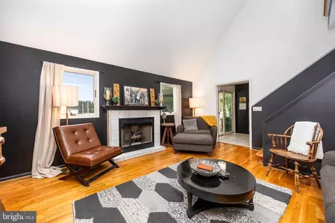 Living - 26882 Pratt Rd, Salisbury, MD 21801 photo 2 of 2