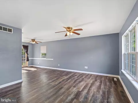 Living - 112 Jerome Dr, Salisbury, MD 21804 photo 5 of 8