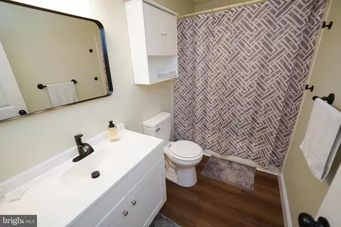 Bath - 20560 Nanticoke Rd, Nanticoke, MD 21840 photo 1 of 5