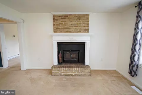Living - 20560 Nanticoke Rd, Nanticoke, MD 21840 photo 6 of 8