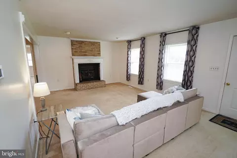 Living - 20560 Nanticoke Rd, Nanticoke, MD 21840 photo 1 of 8