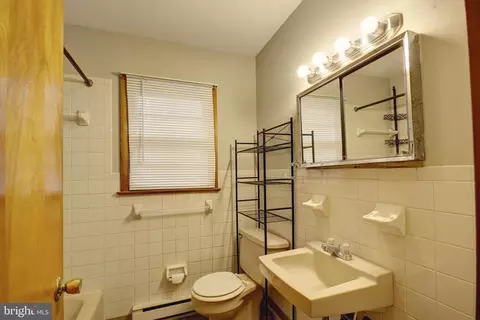 Bath - 826 Springfield Cir, Salisbury, MD 21804 photo 1 of 1