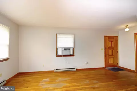 Living - 826 Springfield Cir, Salisbury, MD 21804 photo 1 of 1