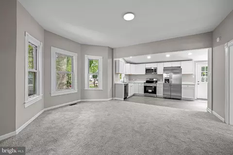 Living - 10 E Chestnut St, Delmar, MD 21875 photo 1 of 4