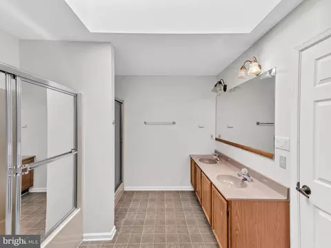 Bath - 1406 E Upland Dr, Salisbury, MD 21801 photo 5 of 8
