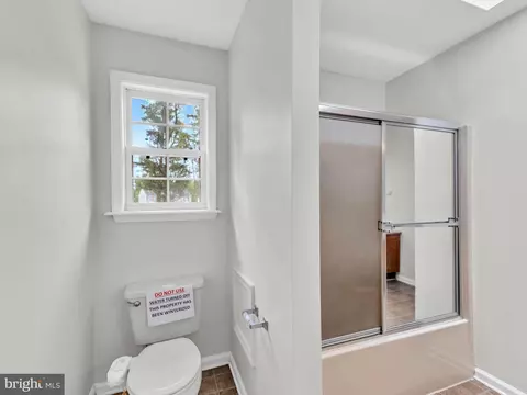Bath - 1406 E Upland Dr, Salisbury, MD 21801 photo 6 of 8