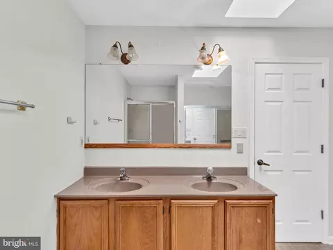 Bath - 1406 E Upland Dr, Salisbury, MD 21801 photo 4 of 8