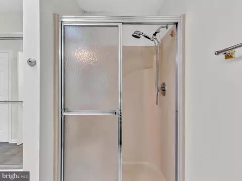 Bath - 1406 E Upland Dr, Salisbury, MD 21801 photo 3 of 8