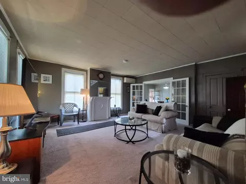 Living - 715 Main St, Sharptown, MD 21861 photo 1 of 3