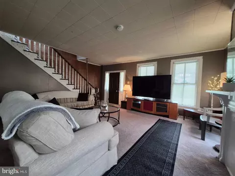 Living - 715 Main St, Sharptown, MD 21861 photo 2 of 3