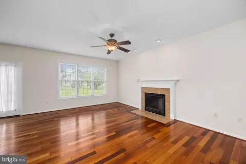 Living - 6072 Bell Creek Dr, Salisbury, MD 21801 photo 4 of 8