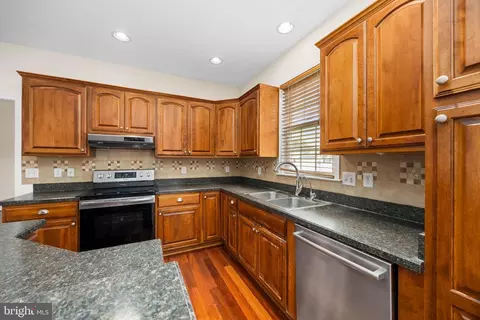 Kitchen - 6072 Bell Creek Dr, Salisbury, MD 21801 photo 4 of 5