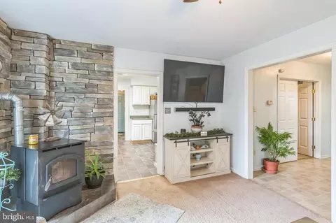 113 E Lillian St, Hebron, MD 21830 photo 6
