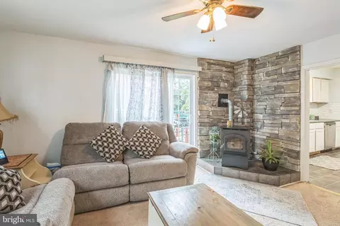 113 E Lillian St, Hebron, MD 21830 photo 5
