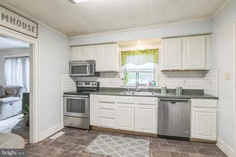 113 E Lillian St, Hebron, MD 21830 photo 9