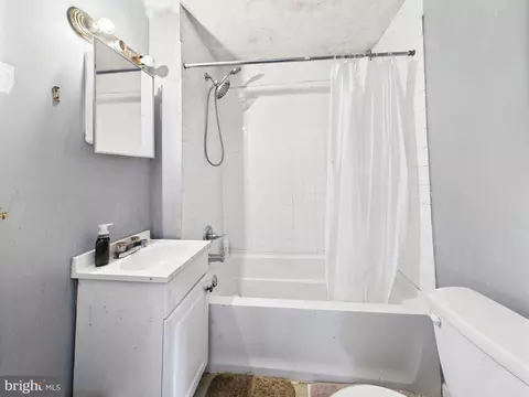 Bath - 802 E State St, Delmar, MD 21875 photo 1 of 4