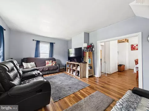 Living - 802 E State St, Delmar, MD 21875 photo 2 of 2
