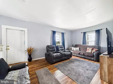 Living - 802 E State St, Delmar, MD 21875 photo 1 of 2