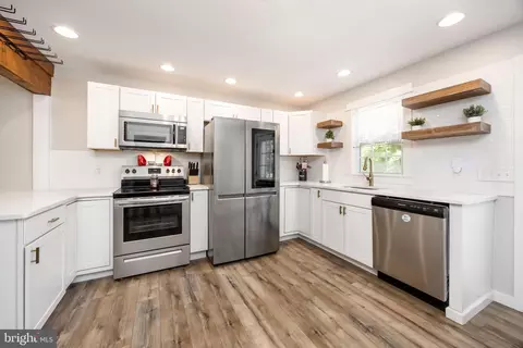 Kitchen - 23078 Nanticoke Rd, Quantico, MD 21856 photo 1 of 3