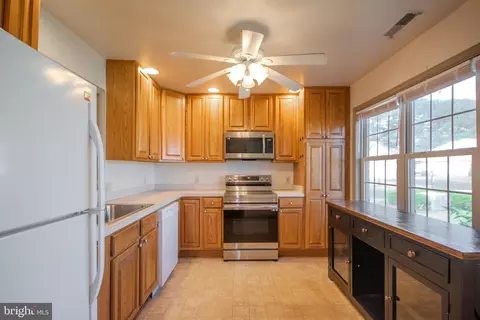 1038 E Schumaker Manor Dr, Salisbury, MD 21804 photo 6