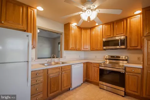 1038 E Schumaker Manor Dr, Salisbury, MD 21804 photo 7