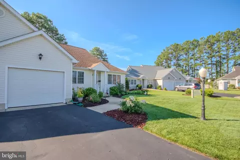 1038 E Schumaker Manor Dr, Salisbury, MD 21804 photo 2