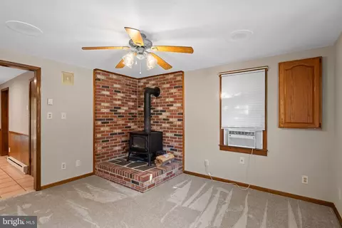 103 Howard St, Hebron, MD 21830 photo 8