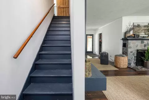 Entry Way - 604 N Main St, Hebron, MD 21830 photo 6 of 9