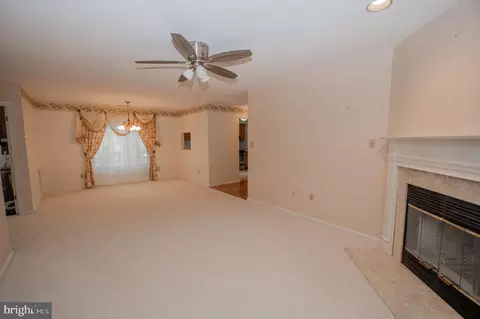 Living - 912 James Ct, Salisbury, MD 21804 photo 2 of 3