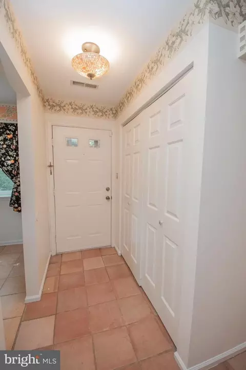 Entry Way - 912 James Ct, Salisbury, MD 21804 photo 1 of 2