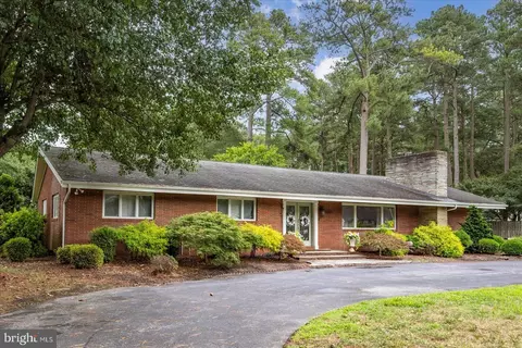 1137 Riverside Dr, Salisbury, MD 21801 photo 1