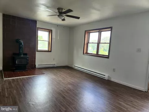 Living - 403 Rose St, Salisbury, MD 21801 photo 3 of 3