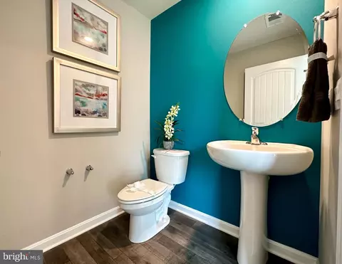 Entry Way - 1316 Fairview Ln, Salisbury, MD 21801 photo 2 of 8