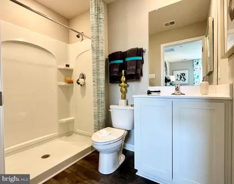 Bath - 1316 Fairview Ln, Salisbury, MD 21801 photo 1 of 1