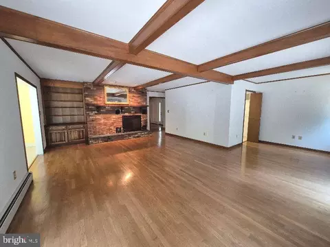 Living - 3896 Five Friars Rd, Salisbury, MD 21804 photo 2 of 4