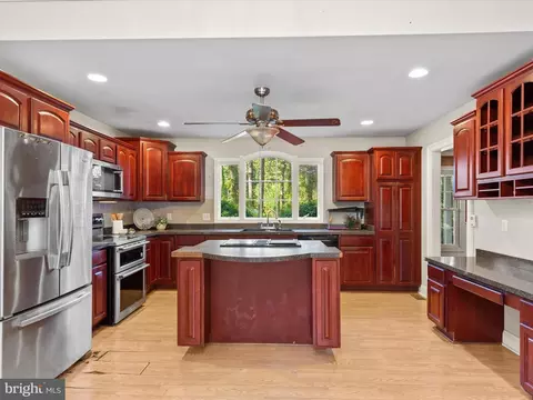 Kitchen - 27671 Riverside Drive Ext, Salisbury, MD 21801 photo 3 of 7