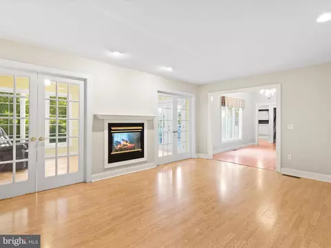 Living - 27671 Riverside Drive Ext, Salisbury, MD 21801 photo 2 of 6