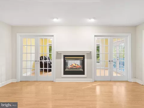 Living - 27671 Riverside Drive Ext, Salisbury, MD 21801 photo 4 of 6